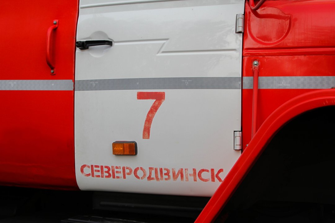 Пожарно-спасательные подразделения приняли участие в ликвидации последствий ДТП в Северодвинске