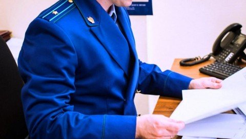 Жительница  Северодвинска признана виновной в оскорблении сотрудника полиции и применение к нему  насилия не опасного для жизни и здоровья